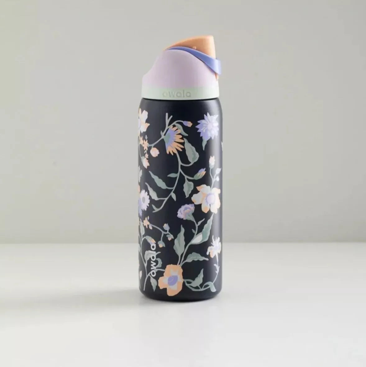 Owala x Urban Outfitter Exclusive FreeSip 32 oz Water Bottle Midnight Garden