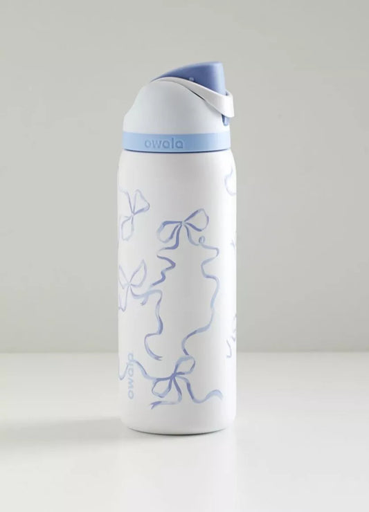 Owala UO Exclusive FreeSip 32 Oz Water Bottle "Tied And True Blue Bows"